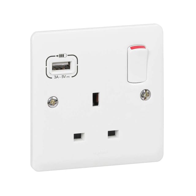 Legrand Synergy 1 Gang, 13 A Single Pole Switched Socket & USB-A, Charge and Power in One, Suitable for Home - White